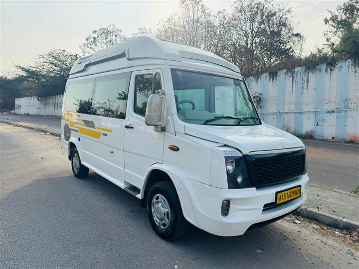 9+1 seater luxury tempo traveller exterior for Bangalore